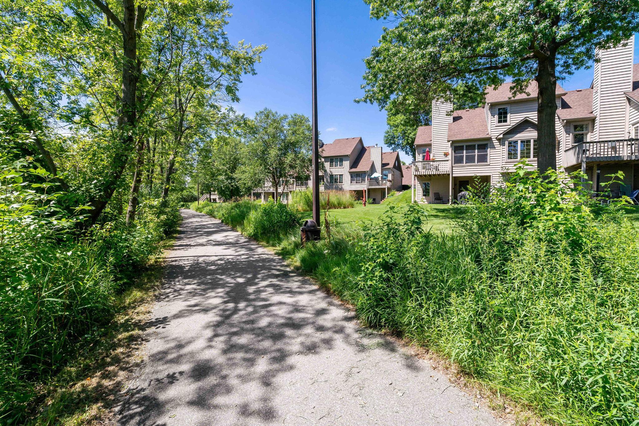 12-web-or-mls-630 Sullivan Ln Columbia Heights MN_0011.jpg