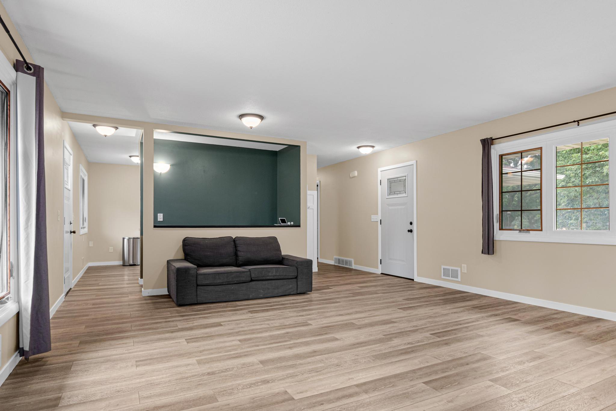 1429 Windemere Dr NE-3.jpg