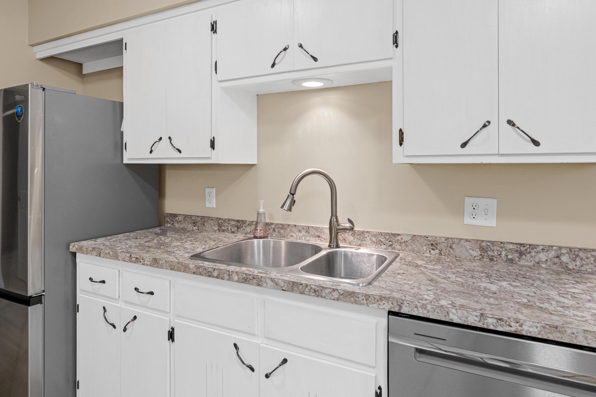 1429 Windemere Dr NE-8.jpg