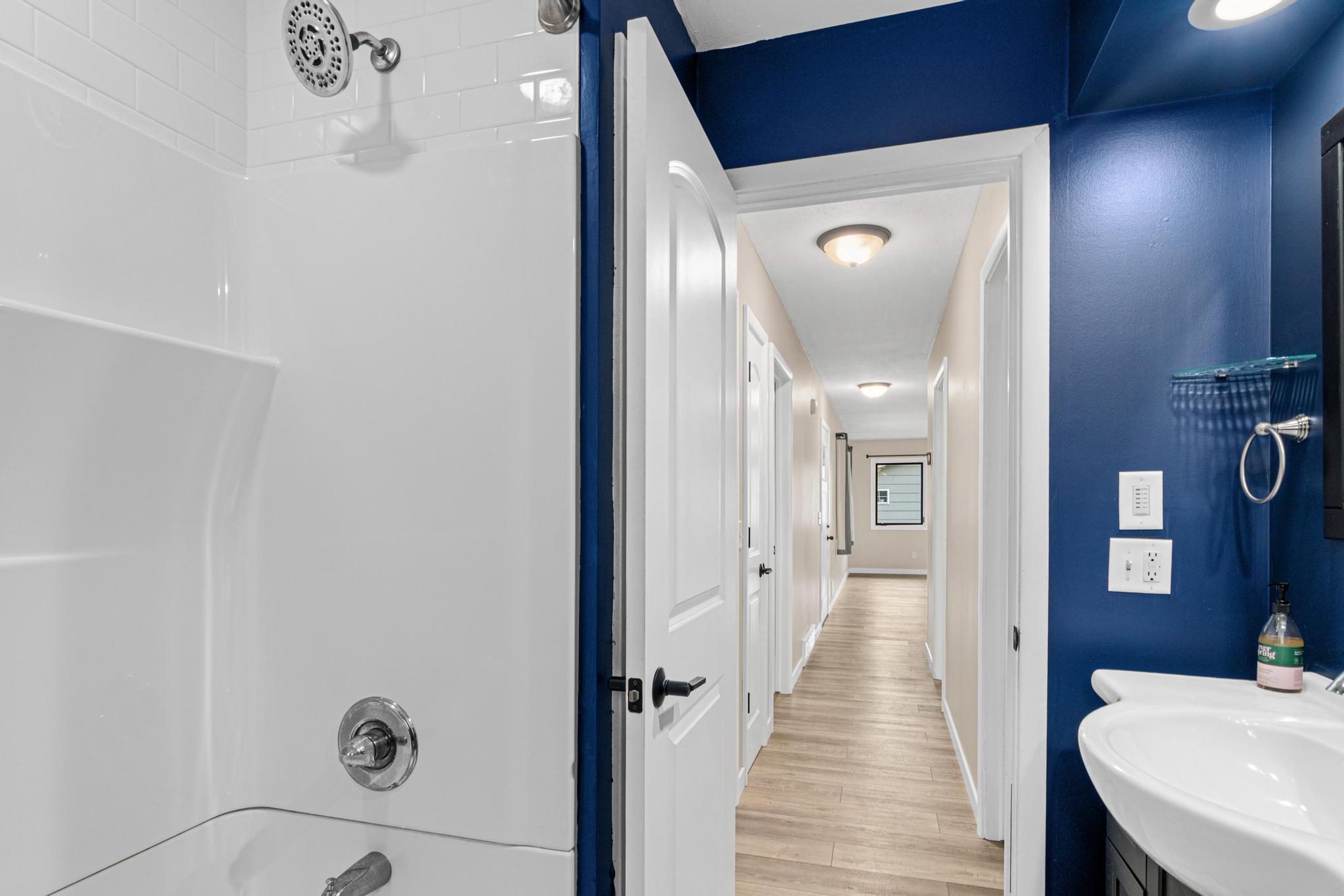 1429 Windemere Dr NE-14.jpg
