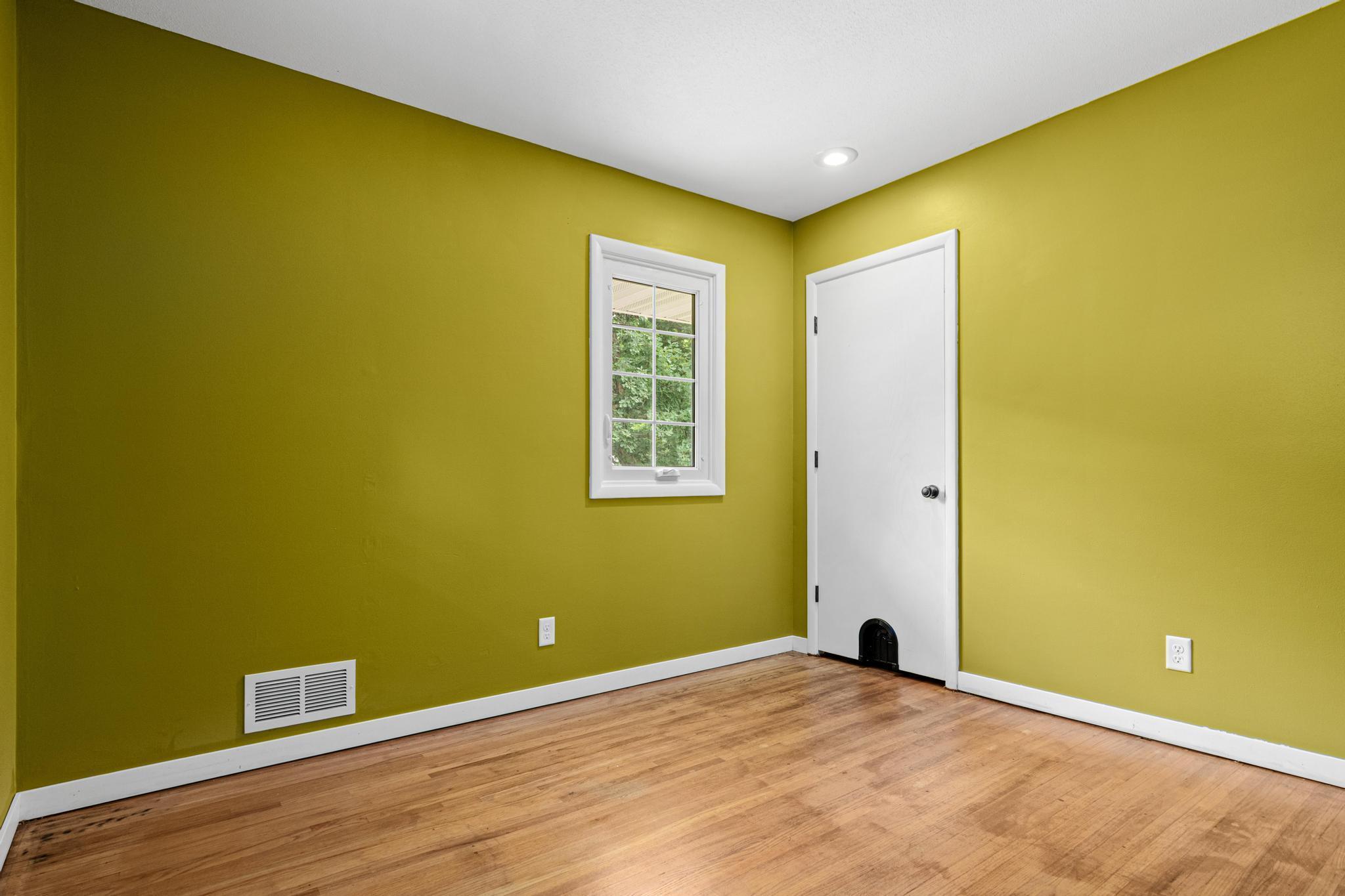 1429 Windemere Dr NE-19.jpg