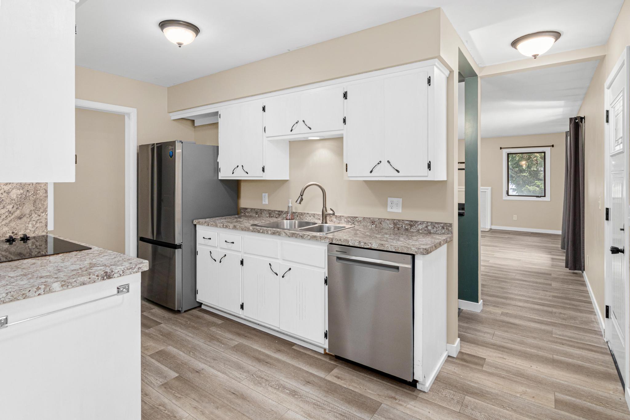 1429 Windemere Dr NE-6.jpg