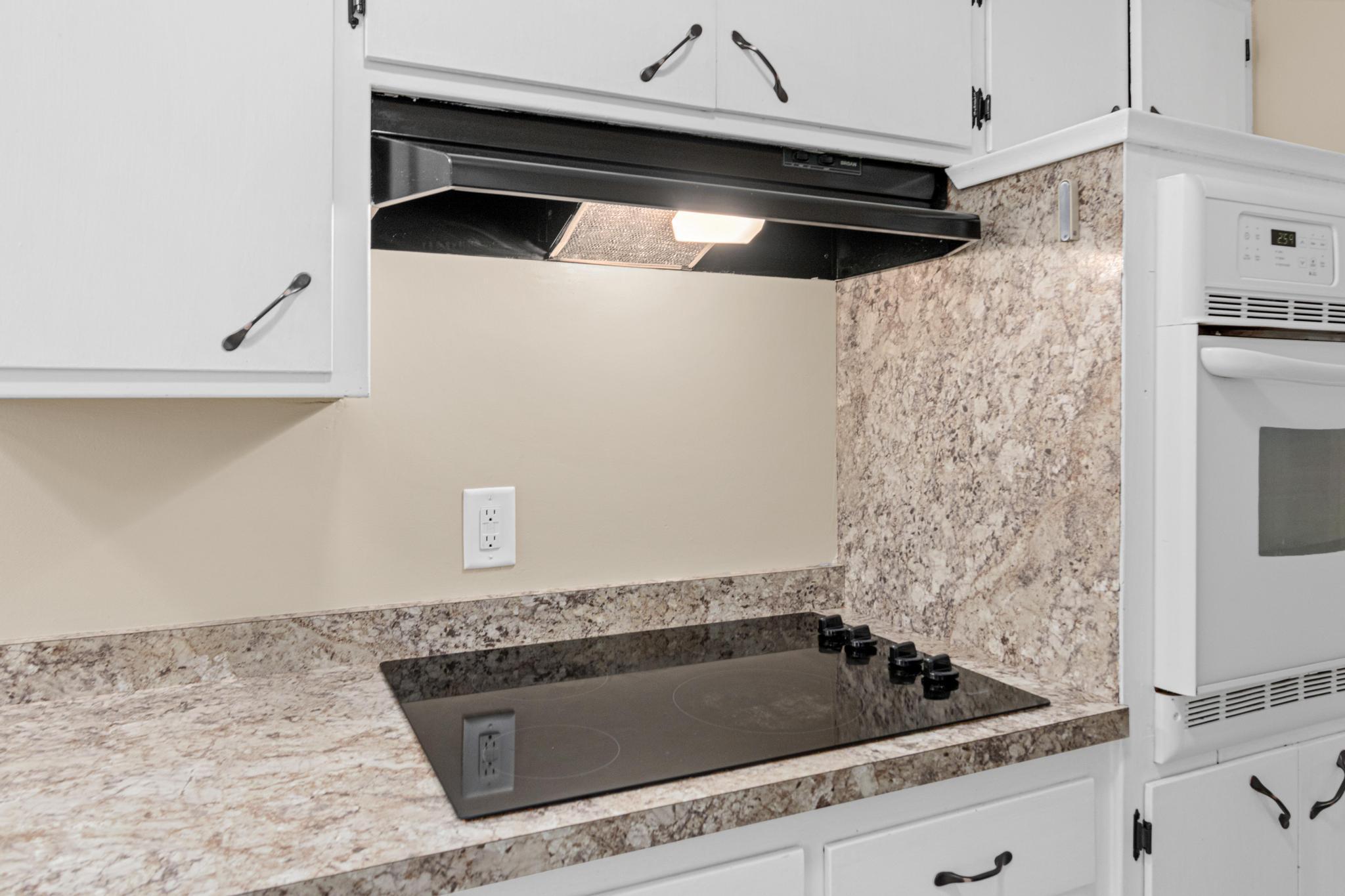 1429 Windemere Dr NE-10.jpg