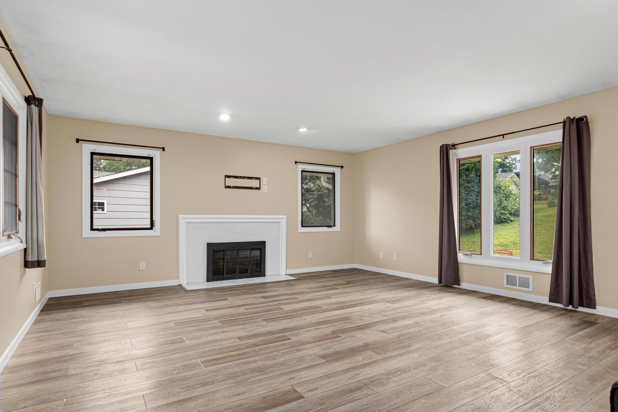 UL Living room and fireplace