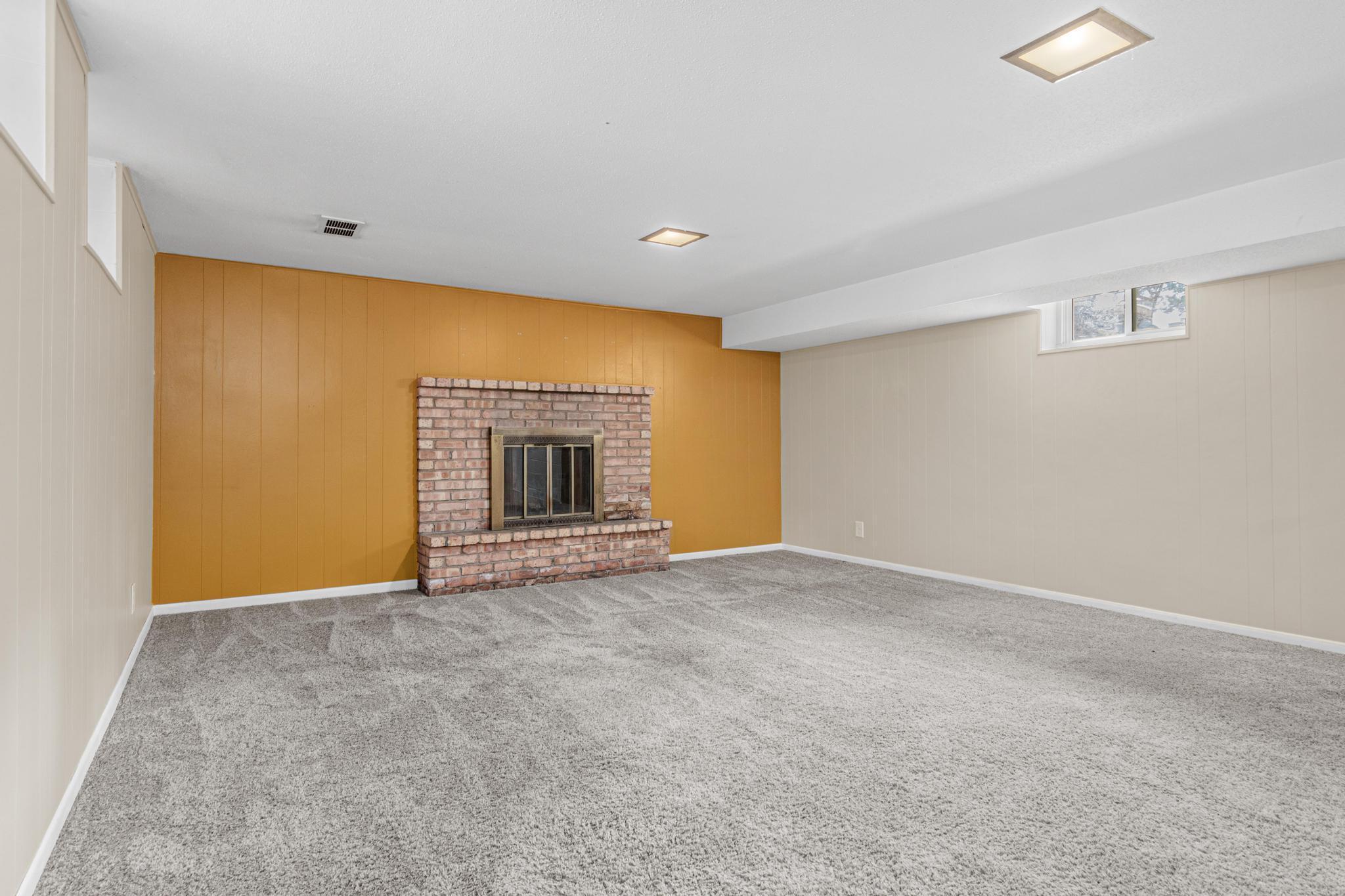 1429 Windemere Dr NE-24.jpg