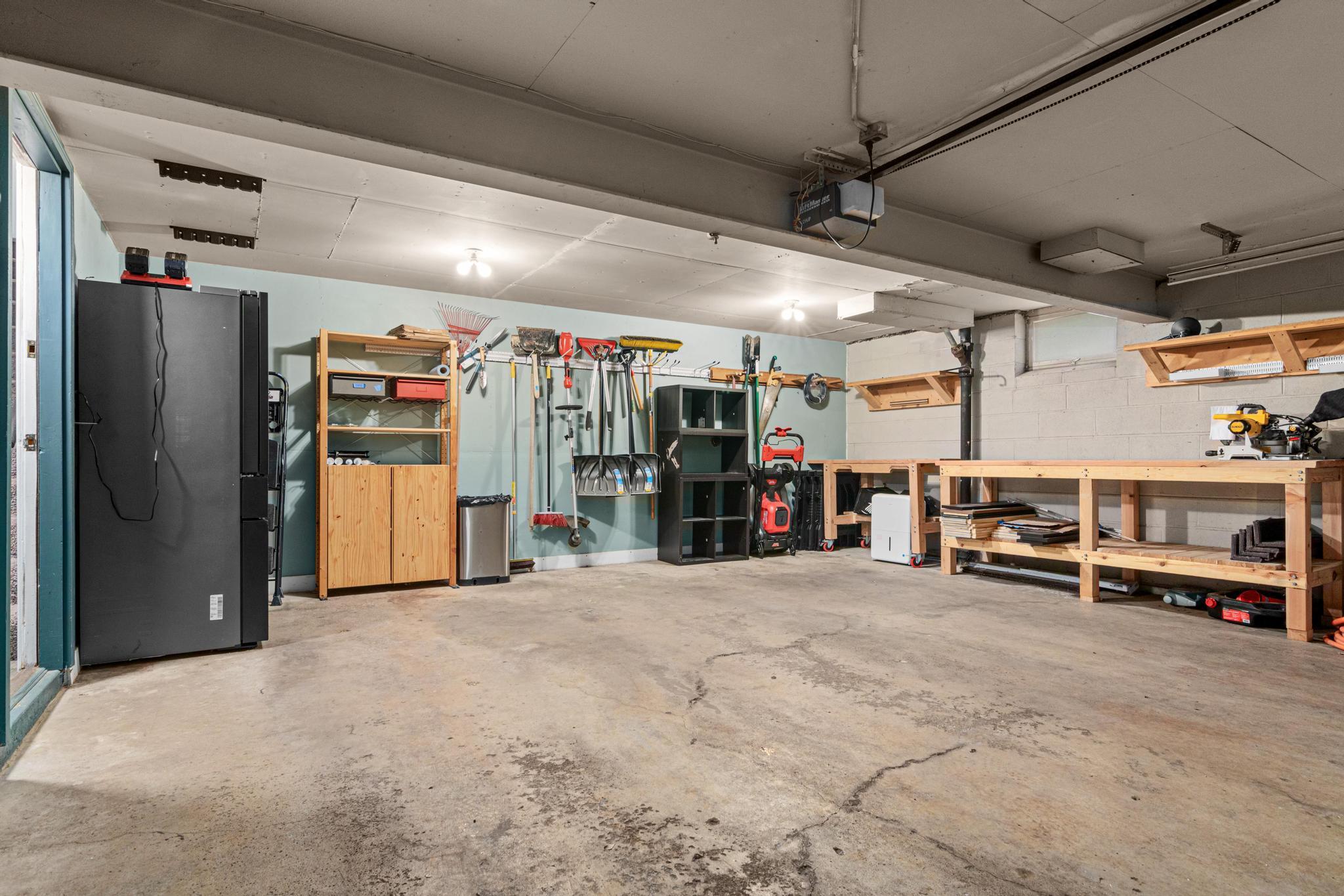 1429 Windemere Dr NE-32.jpg