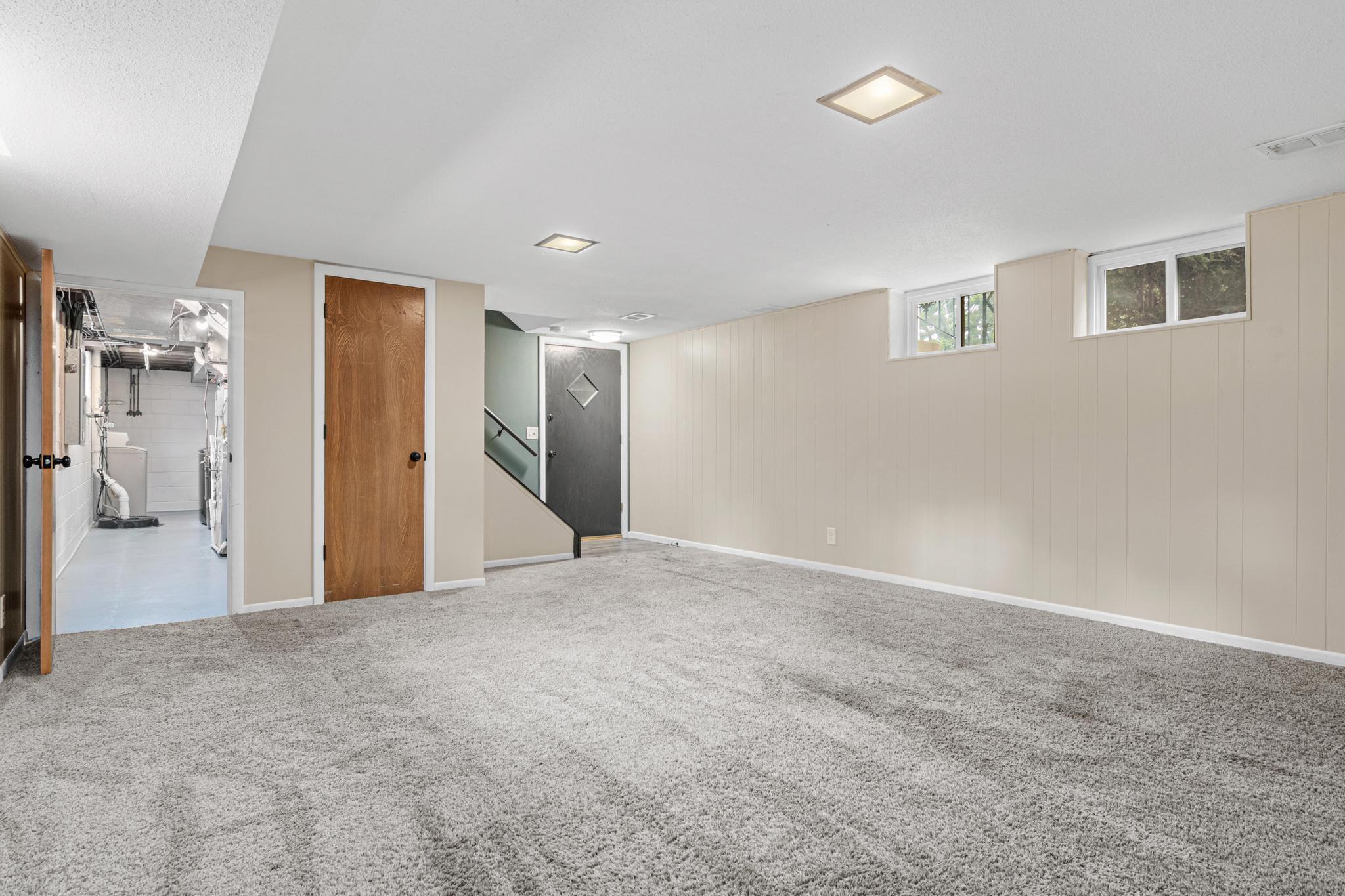 1429 Windemere Dr NE-27.jpg