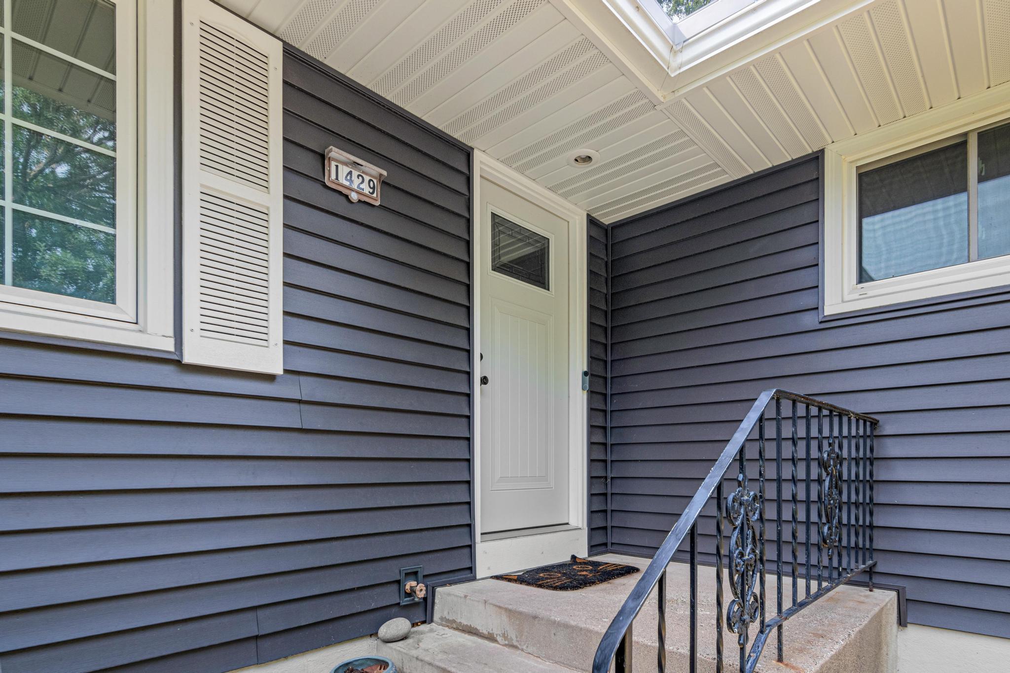 1429 Windemere Dr NE-33.jpg