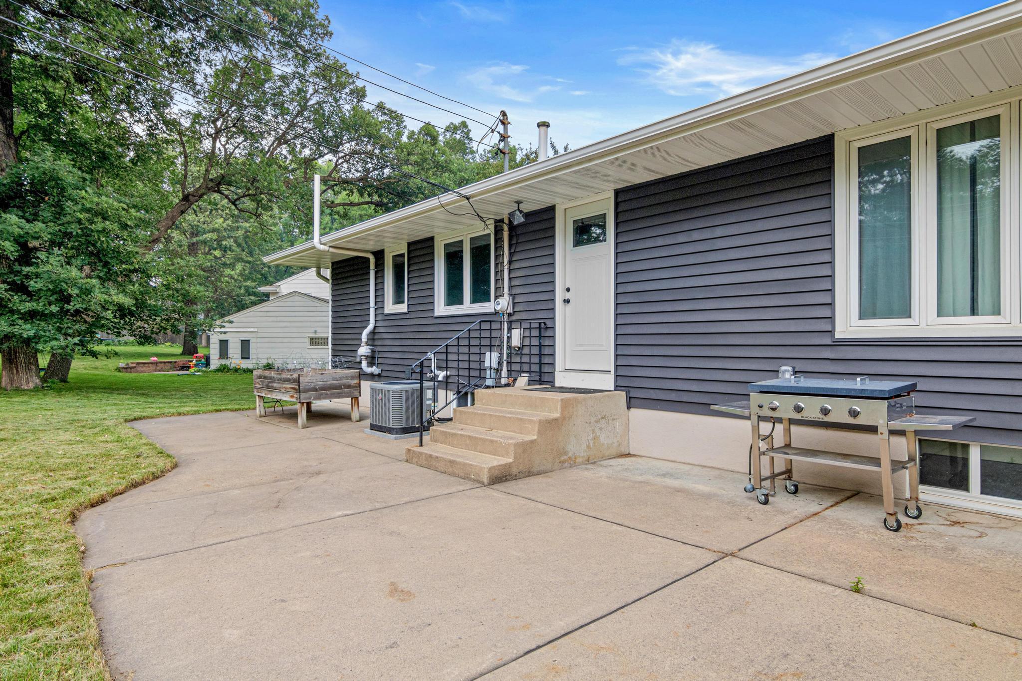 1429 Windemere Dr NE-40.jpg