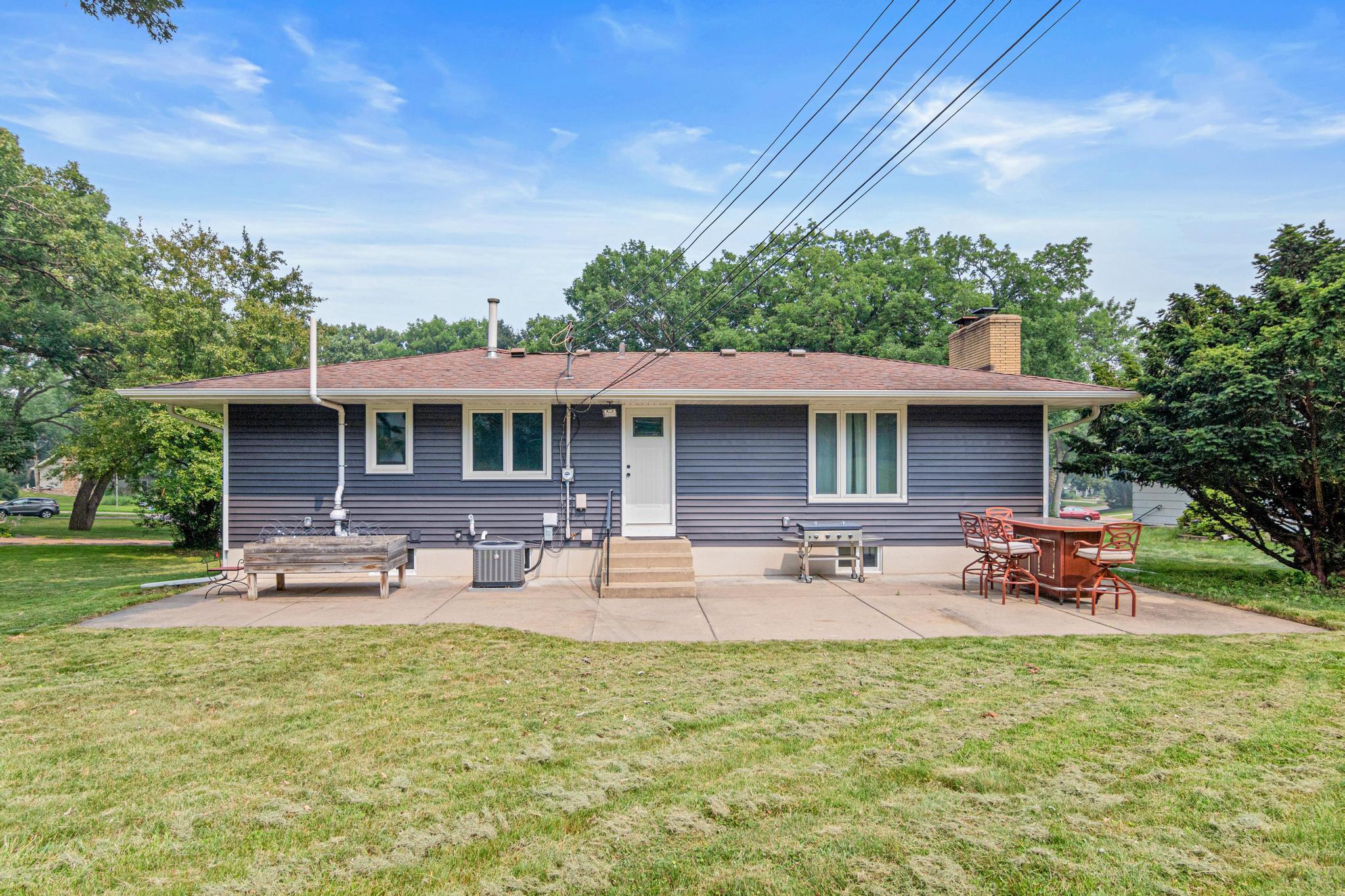 1429 Windemere Dr NE-37.jpg