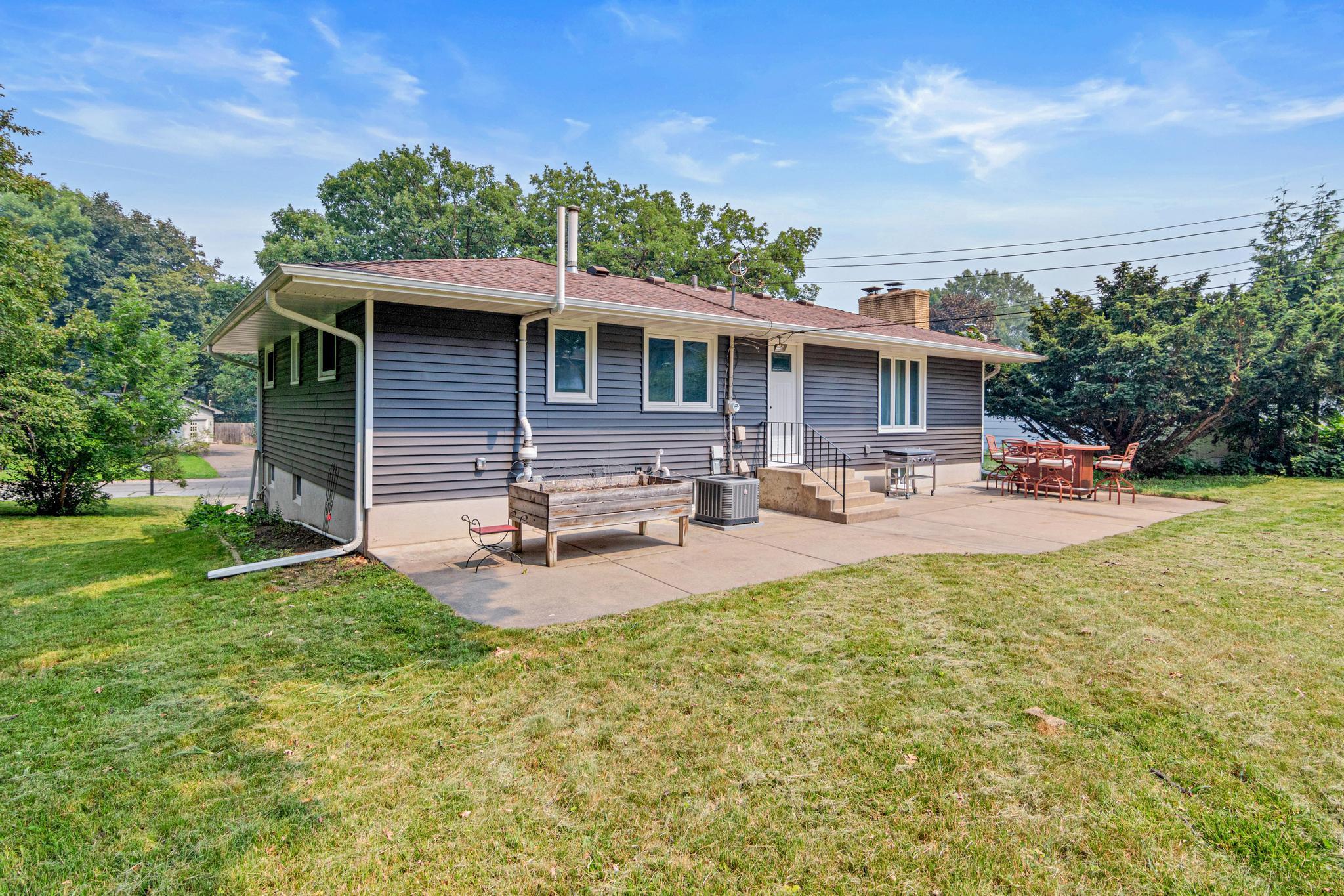1429 Windemere Dr NE-36.jpg
