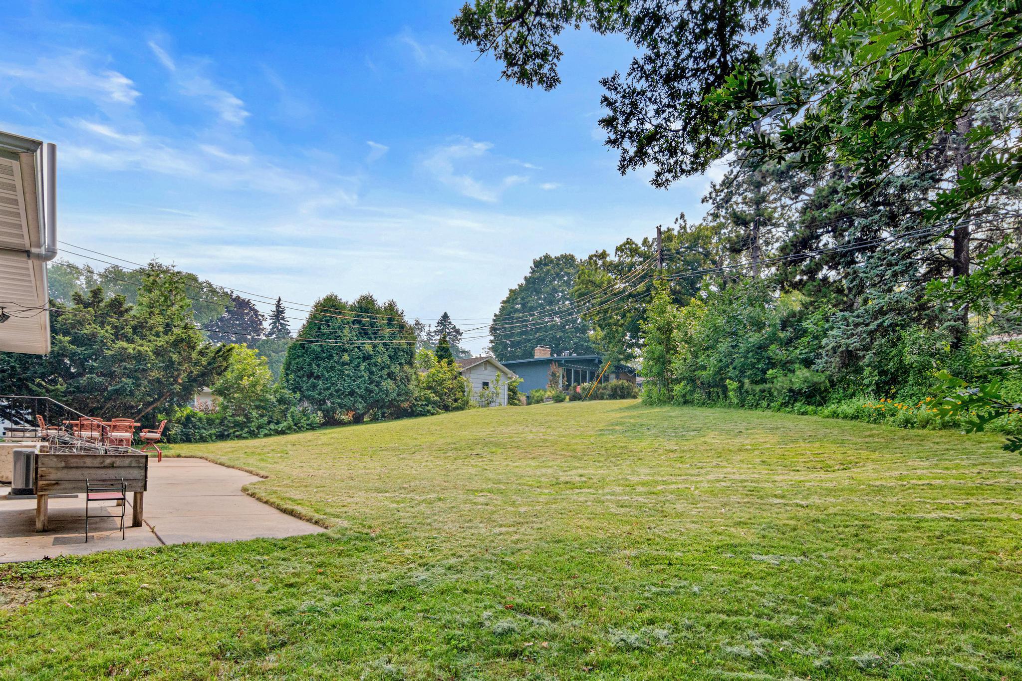 1429 Windemere Dr NE-42.jpg