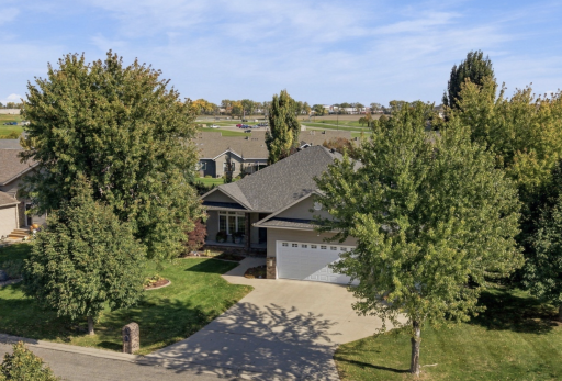 868 32nd Street S, Moorhead, MN 56560