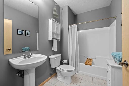 Full guest bath with tub/shower combo