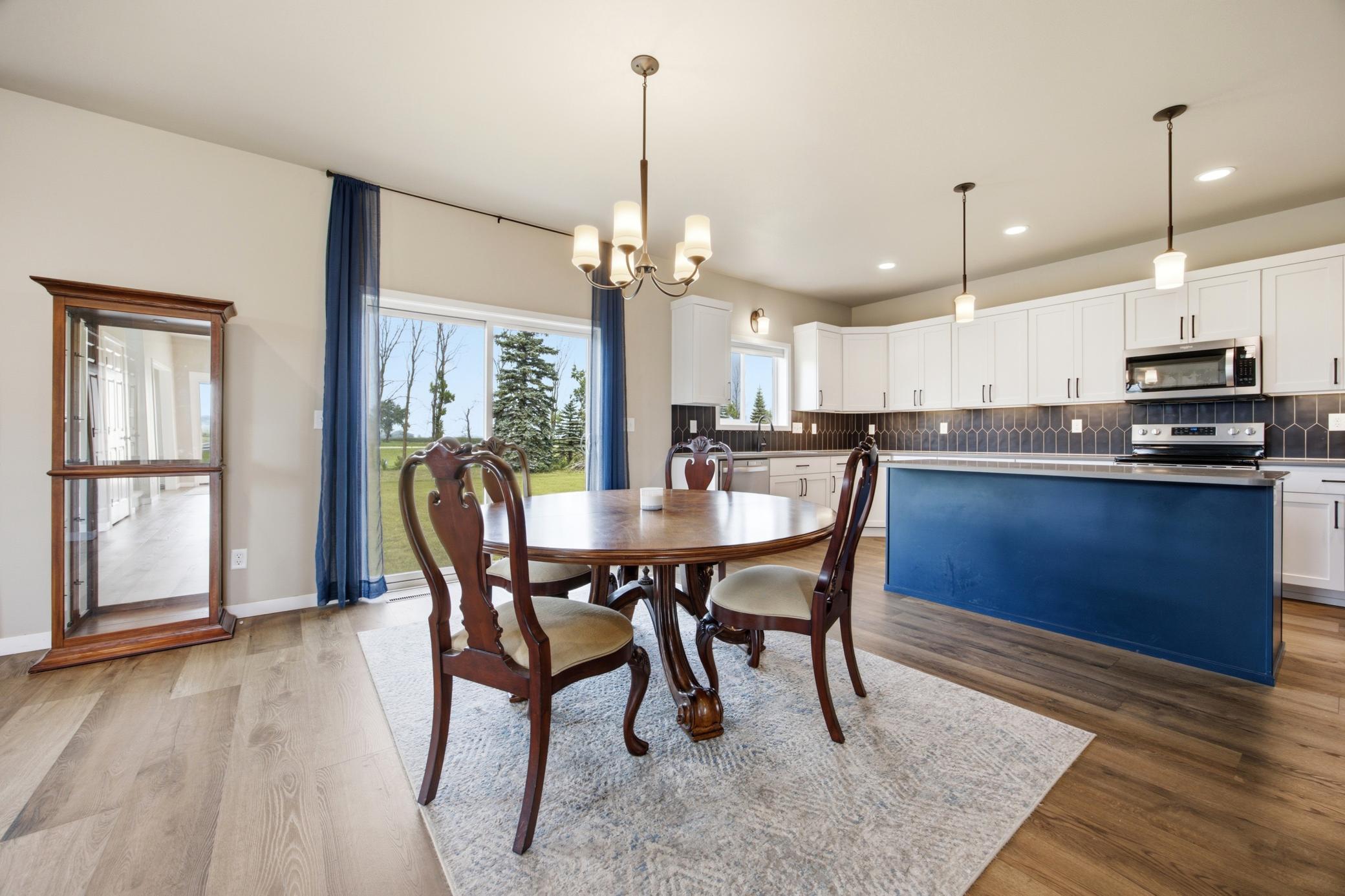 Dining to Kitchen
