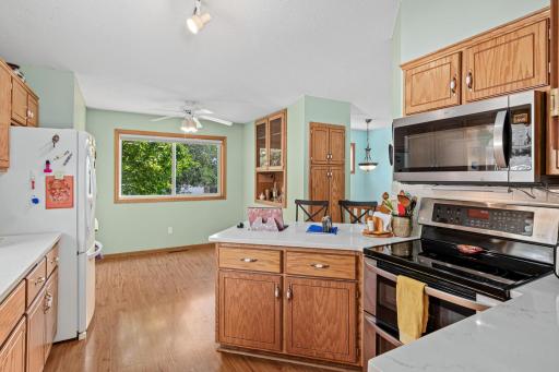 6533 Neddersen Cir-Kitchen-Eat-in-ML.jpg