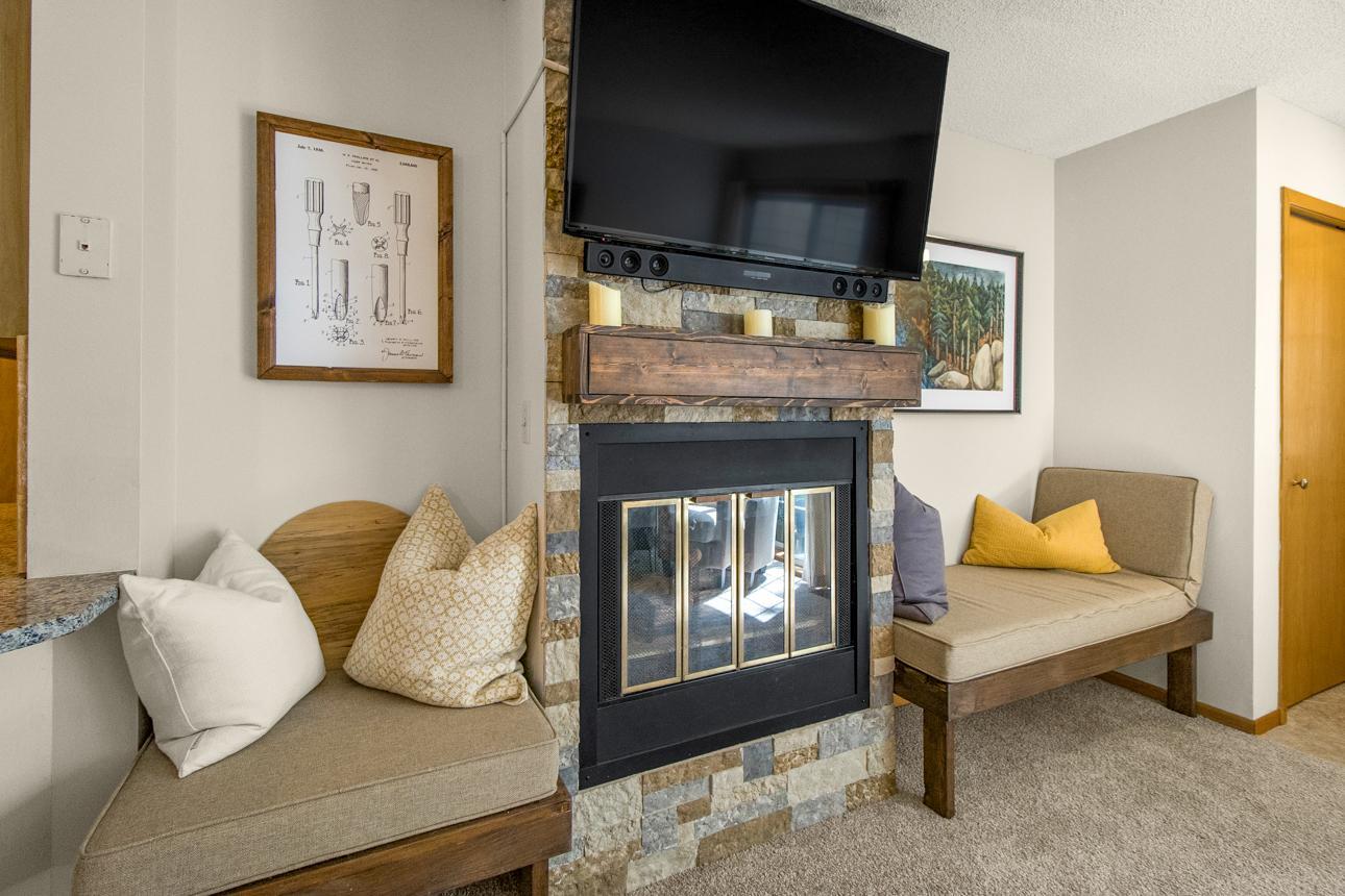 Beautiful focal point for the room. Benches are not built in and do not stay with property.