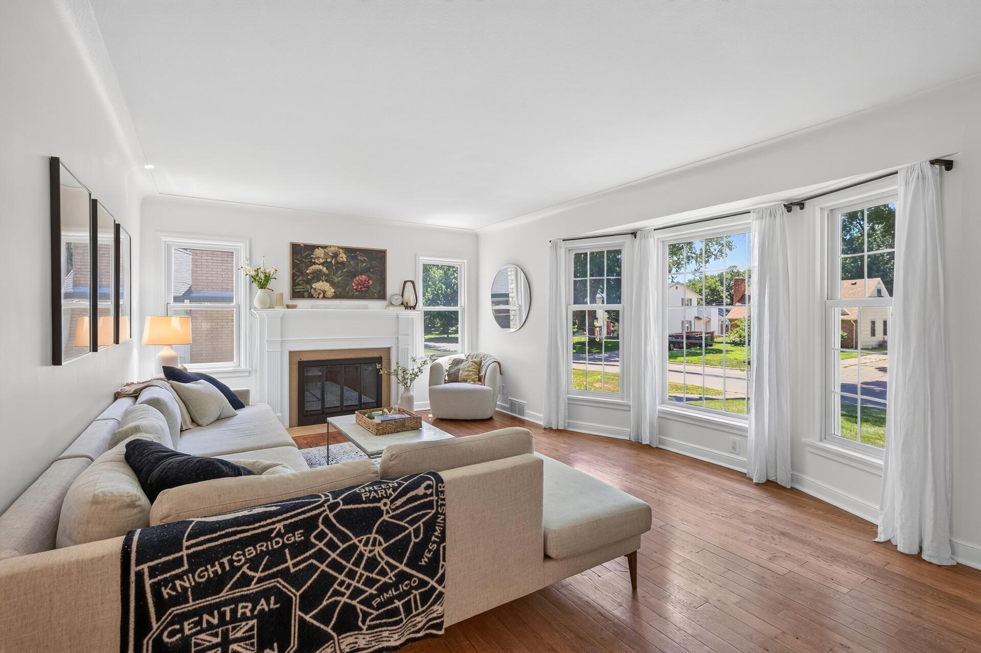 Notice the bay window - Such a Bright Room