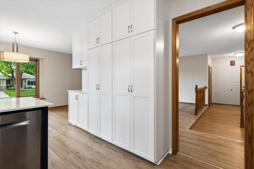 460 Oakhill Road, Chaska, MN 55318