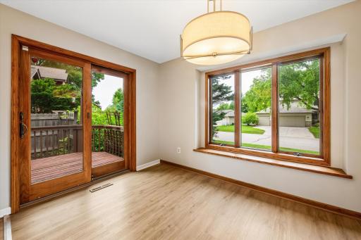 460 Oakhill Road, Chaska, MN 55318