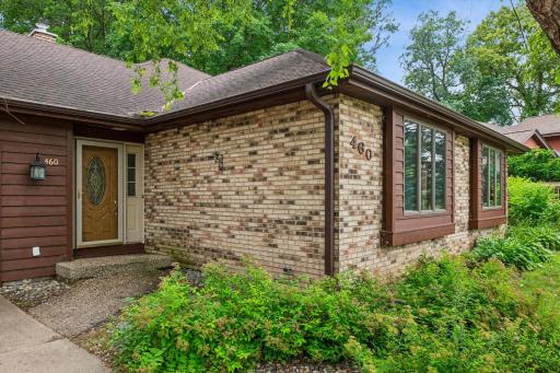 460 Oakhill Road, Chaska, MN 55318