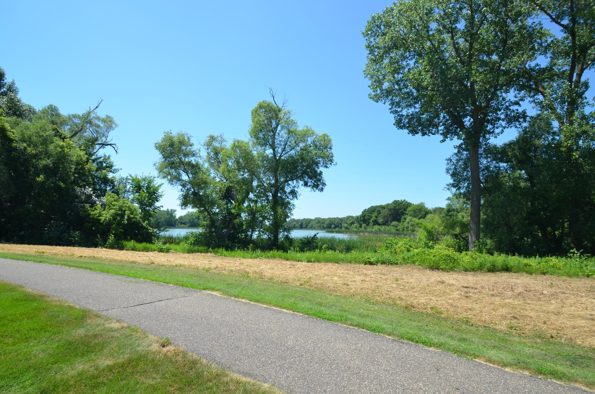 Walk around Lake Cowley