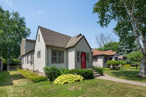 Stucco and vinyl exterior.