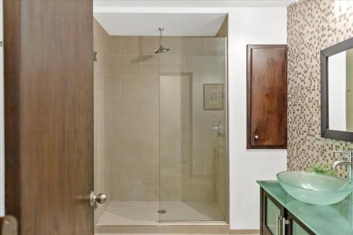 606 Carver Beach Road, Chanhassen, MN 55317