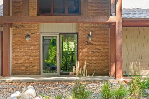 606 Carver Beach Road, Chanhassen, MN 55317