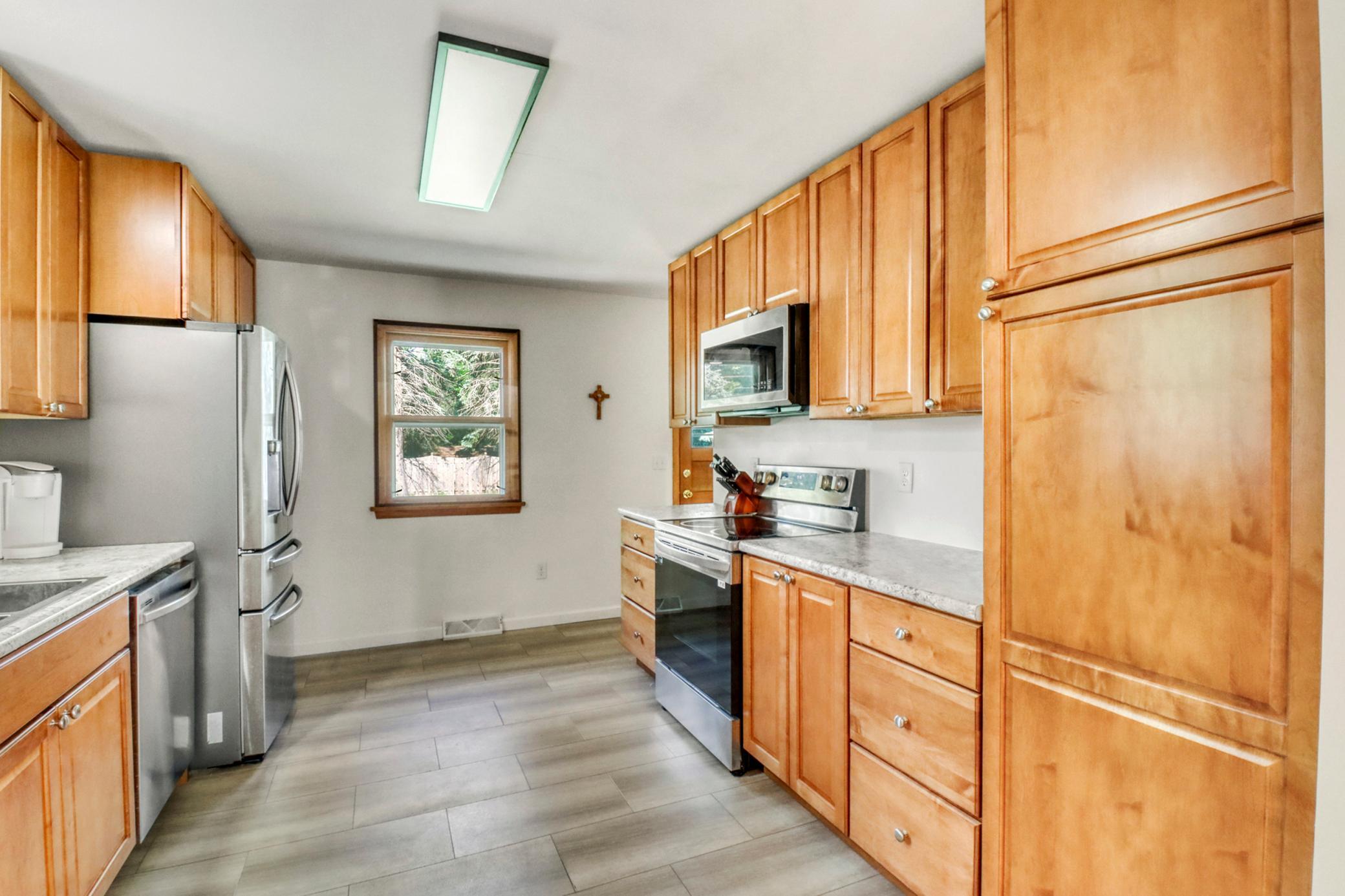 Kitchen1_2.JPG