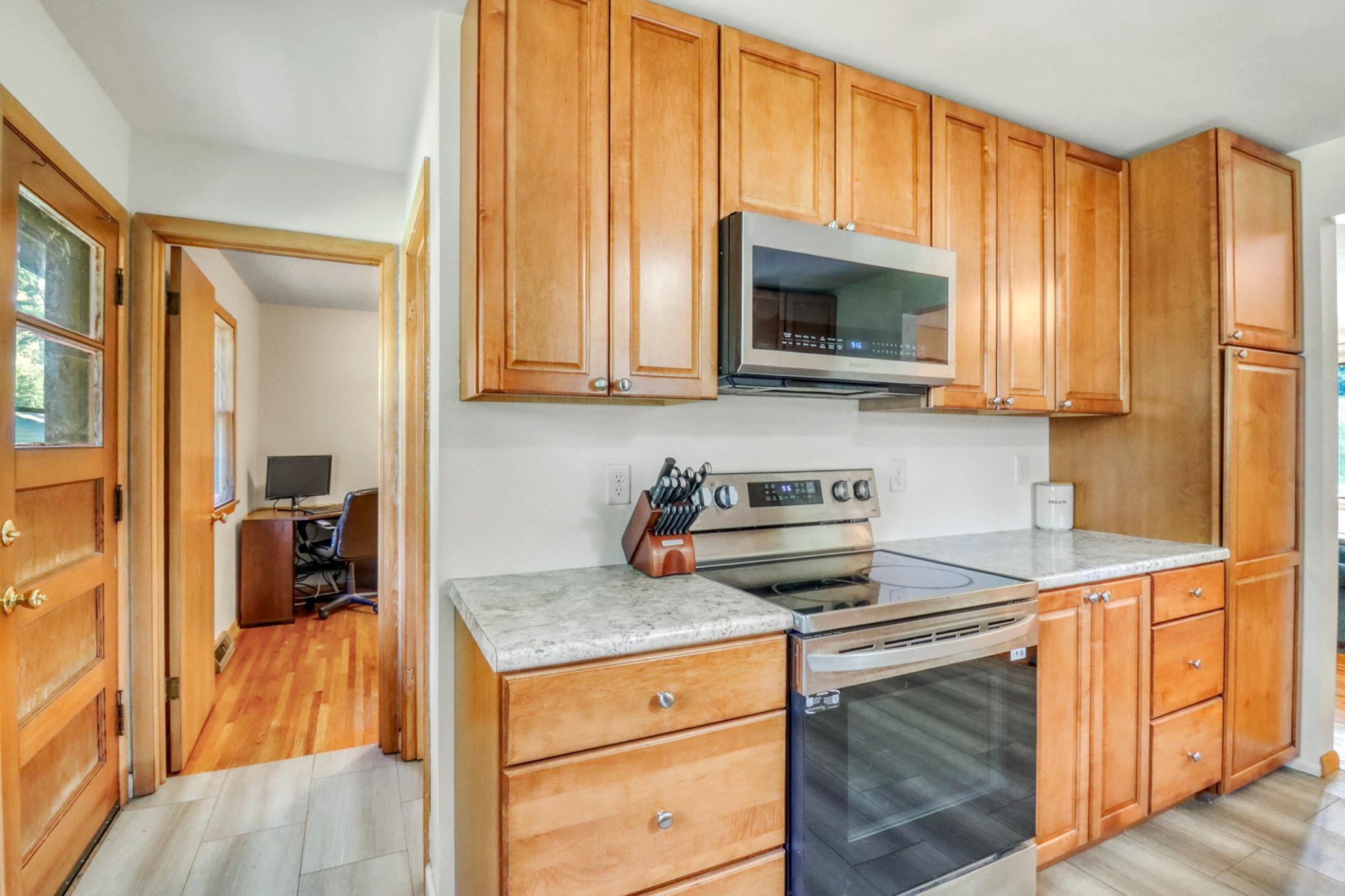 Kitchen1_6.JPG