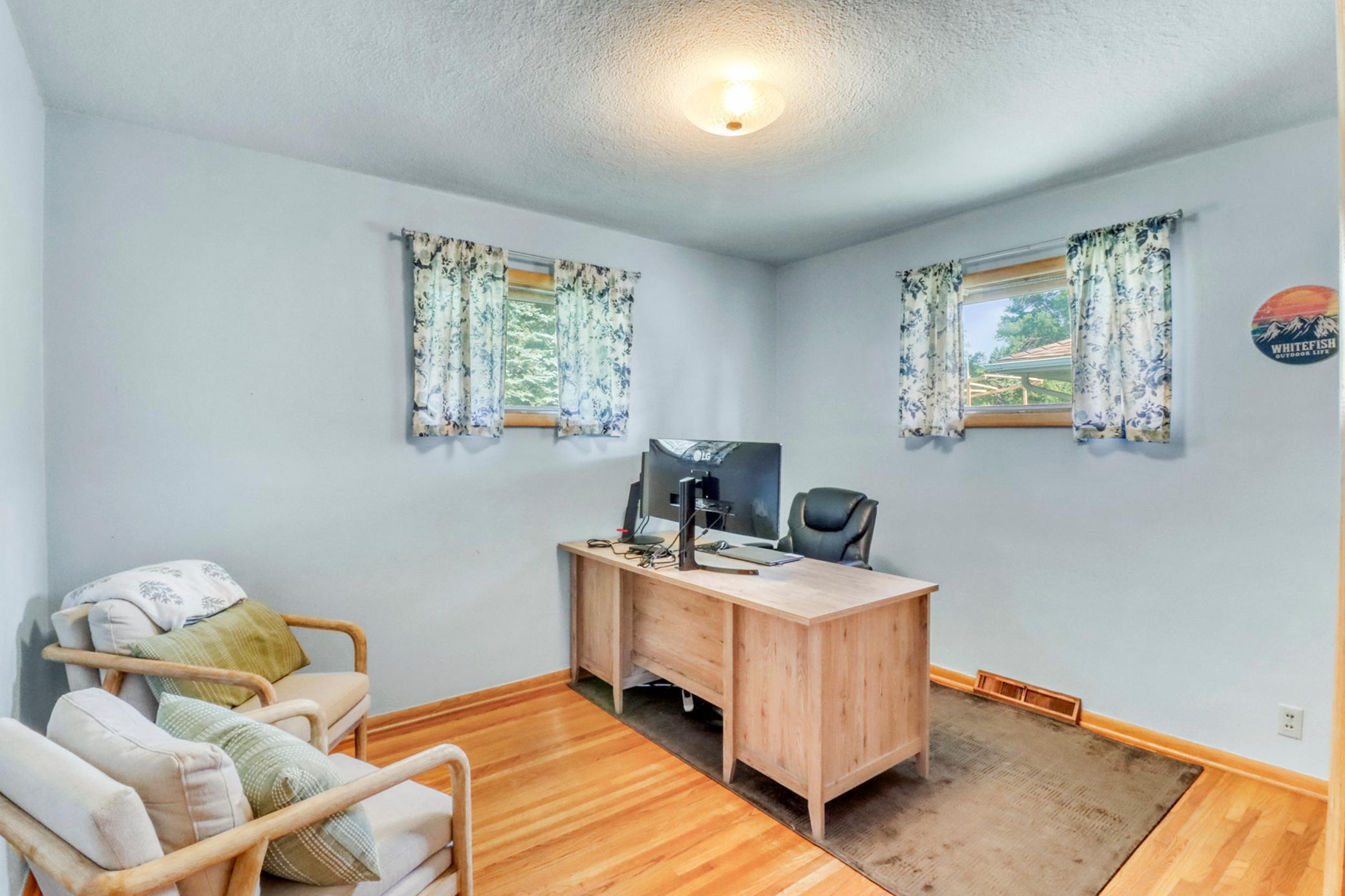Bedroom2_1.JPG