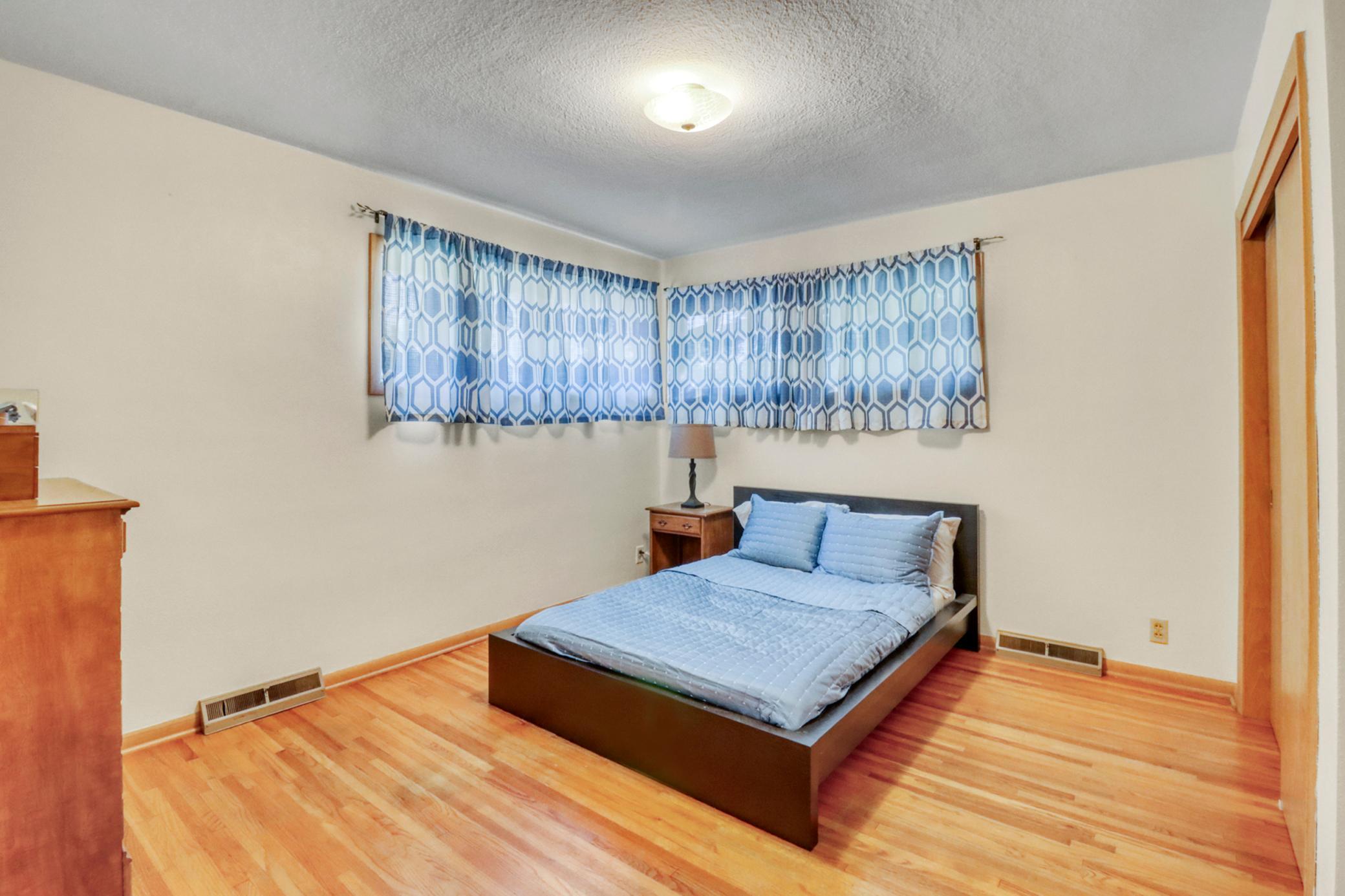 Bedroom3_1.JPG