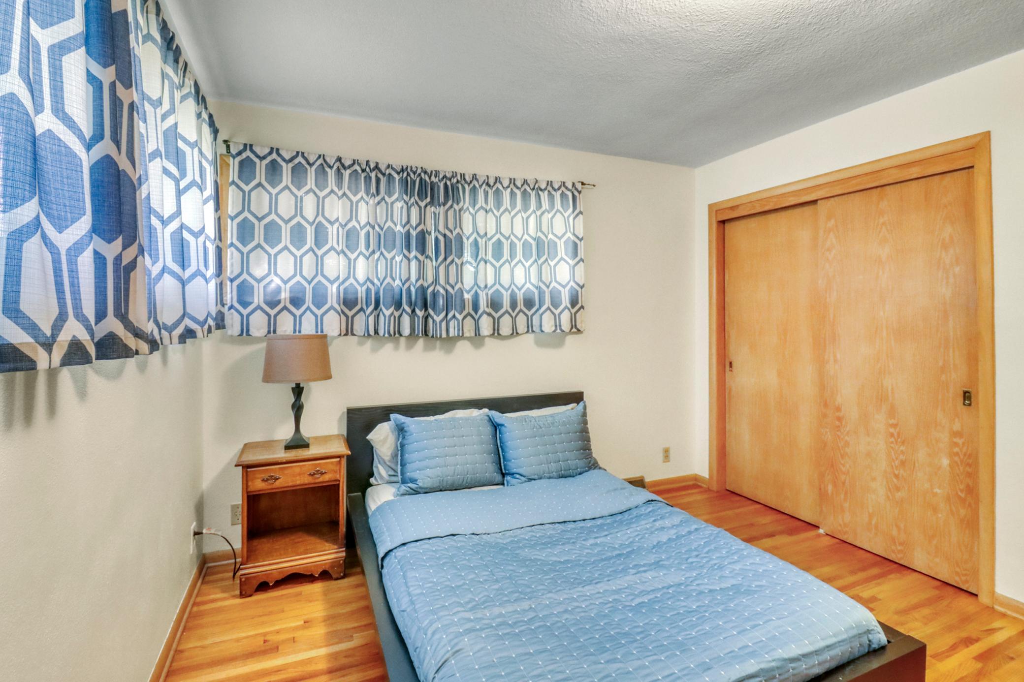 Bedroom3_2.JPG