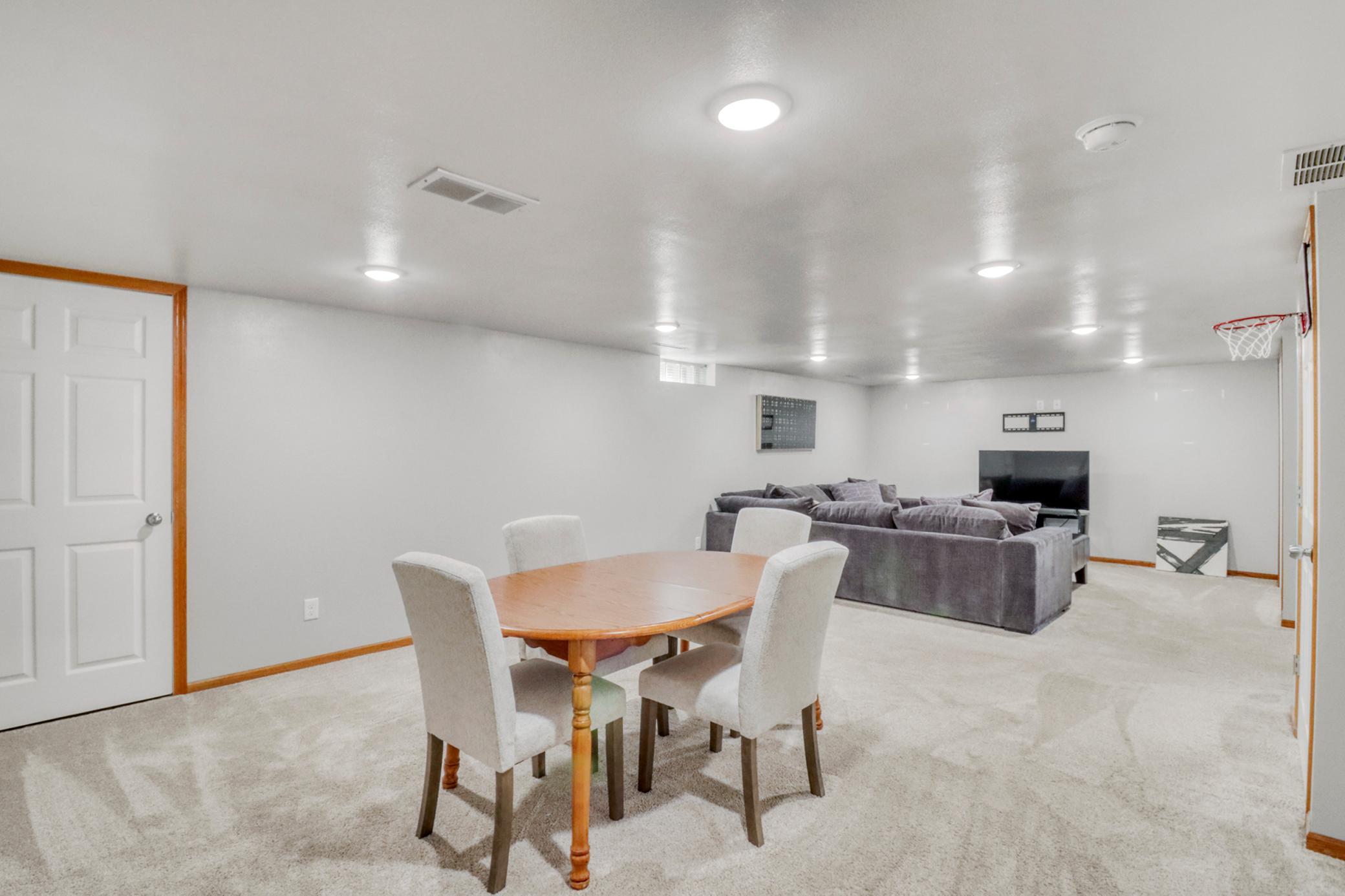 Basement1_2.JPG