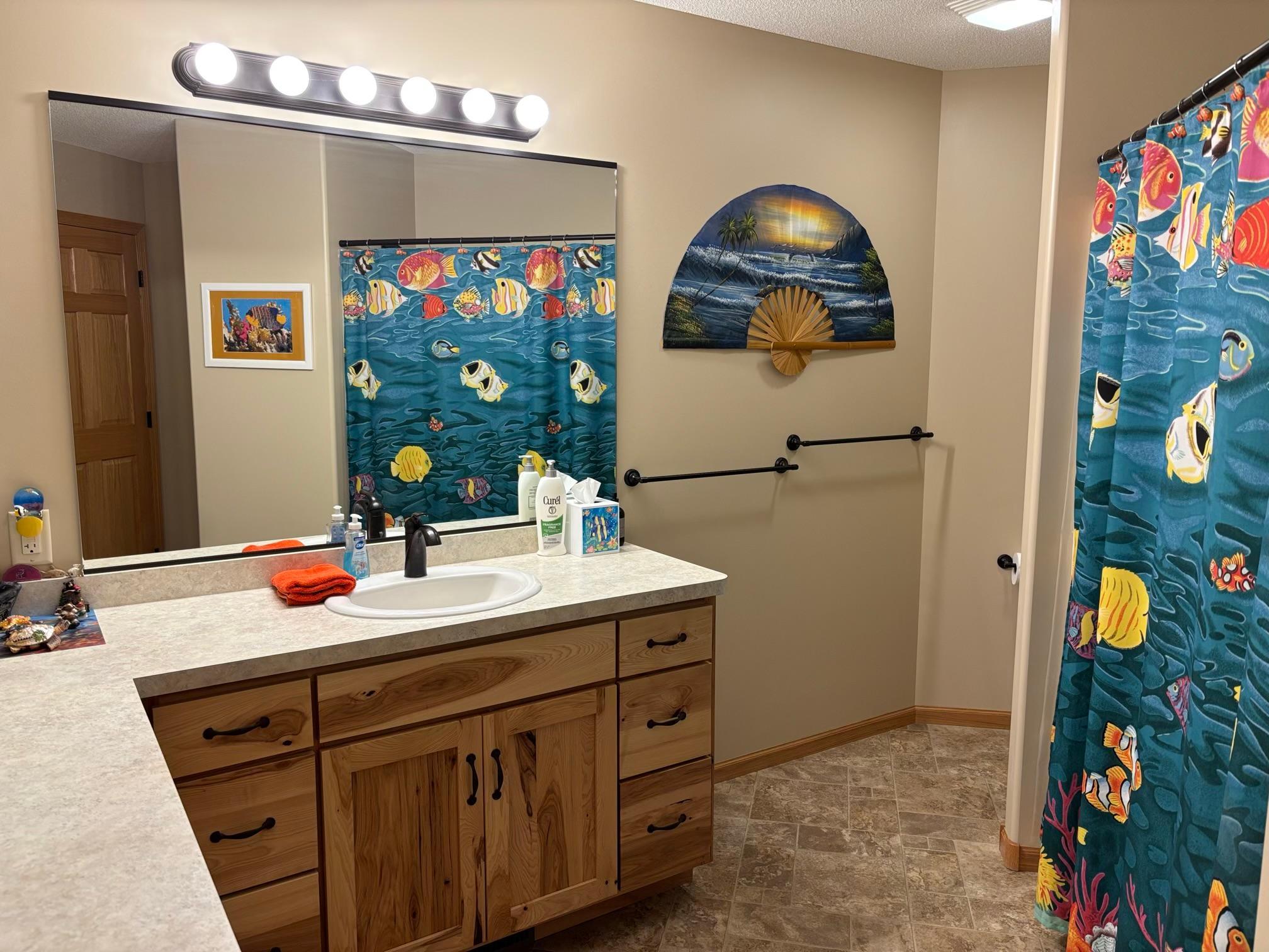 Fun full bathroom with large mirror and great lighting
