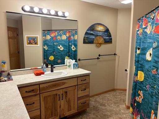 Fun full bathroom with large mirror and great lighting
