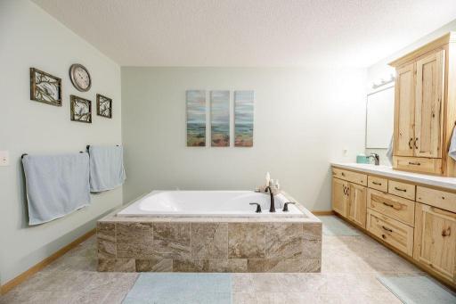 3807 N Eagle Road, Willmar, MN 56201