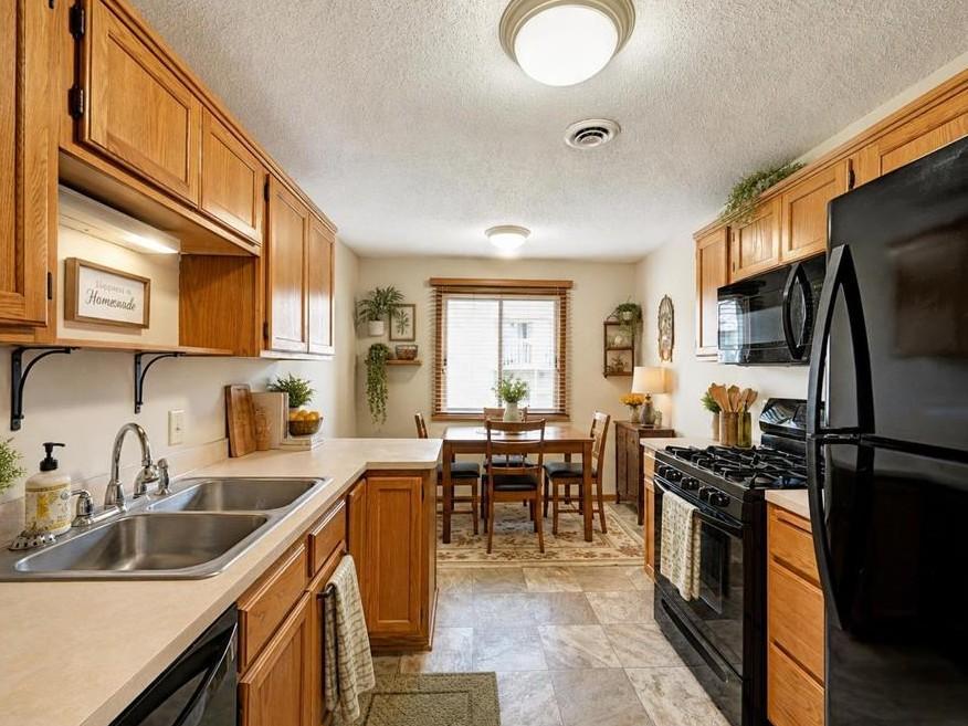 Kitchen staged 2.jpg