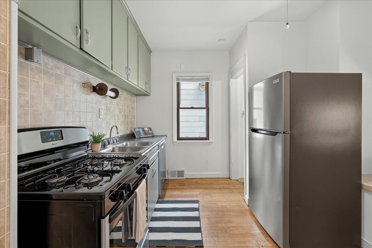 10-1217 6th St E-0010.jpg