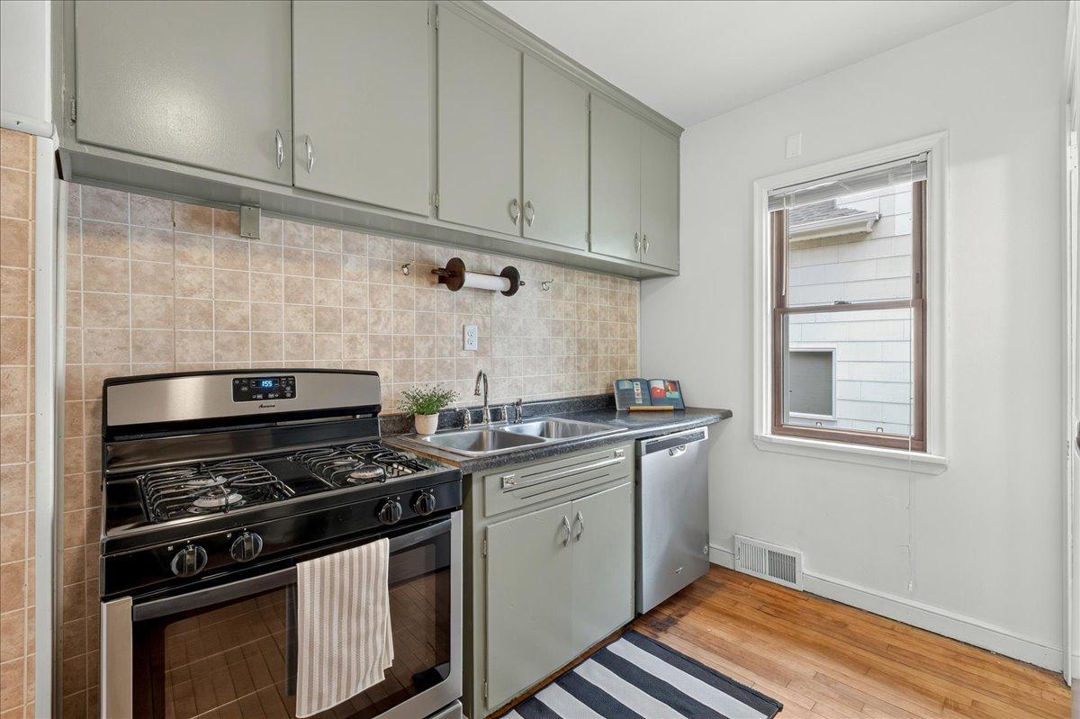 11-1217 6th St E-0011.jpg