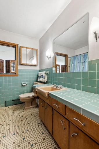 8274 Hidden Bay Trail N, Lake Elmo, MN 55042