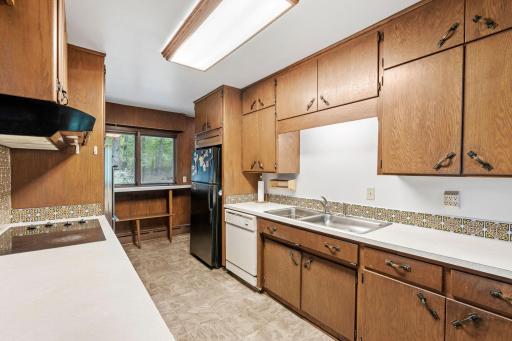 8274 Hidden Bay Trail N, Lake Elmo, MN 55042