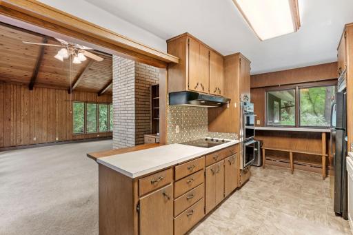 8274 Hidden Bay Trail N, Lake Elmo, MN 55042