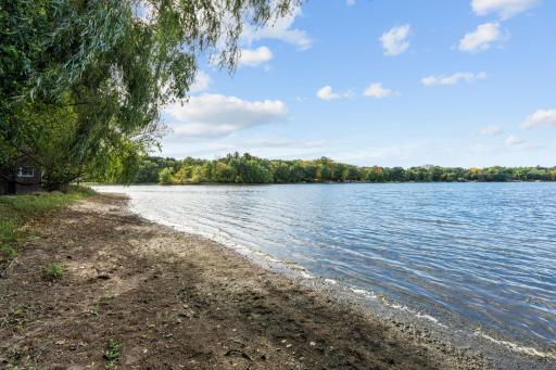 8274 Hidden Bay Trail N, Lake Elmo, MN 55042