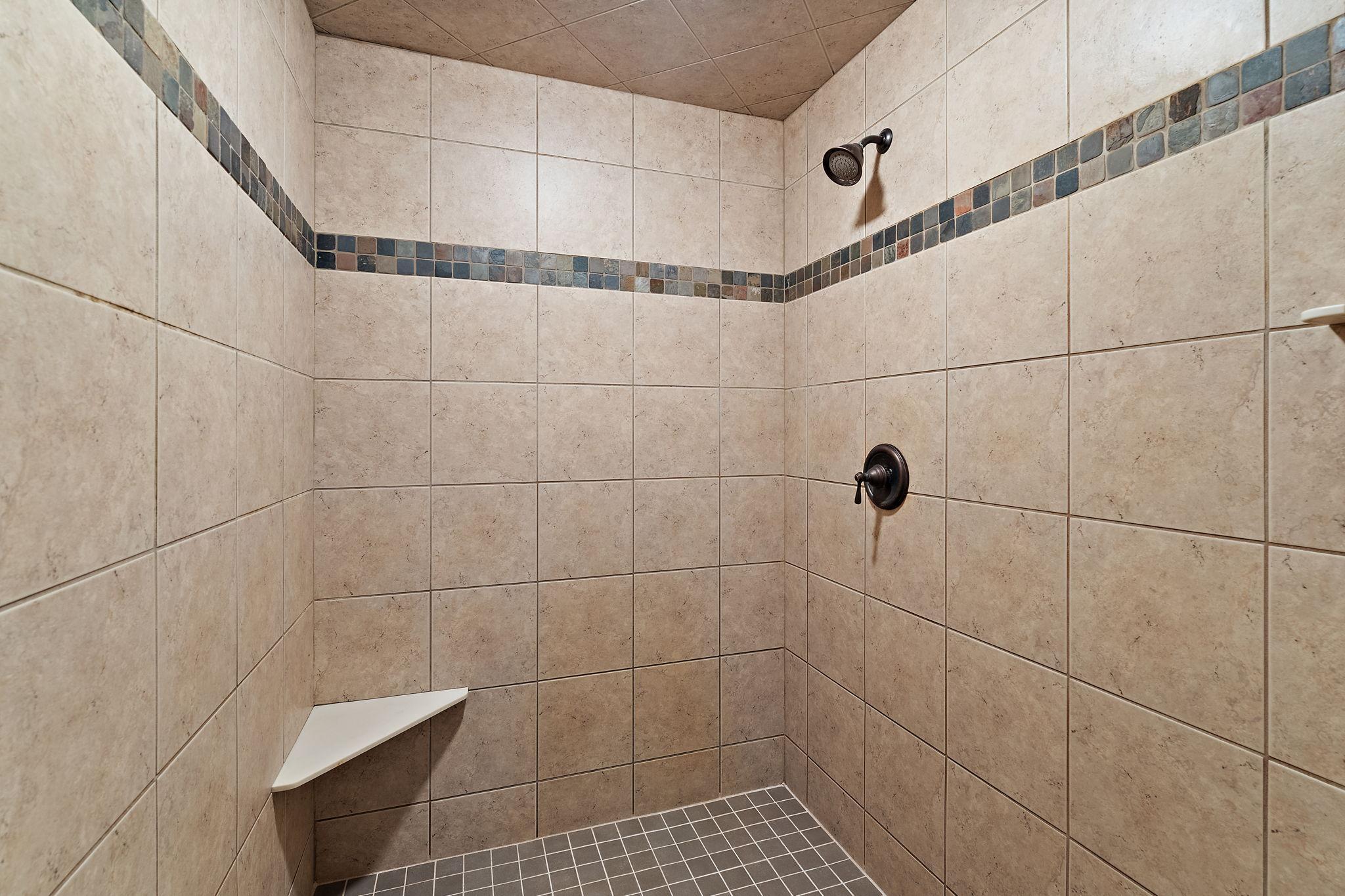 Huge walk-in shower with 2 shower heads