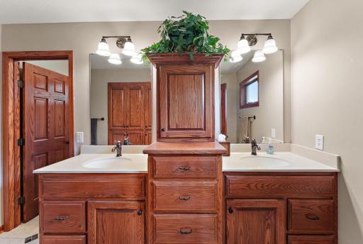 Owner's/Primary Bath
