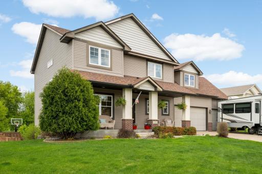 Welcome to this fabulous home, centrally located in Farmington, close to shopping, dining, and more!