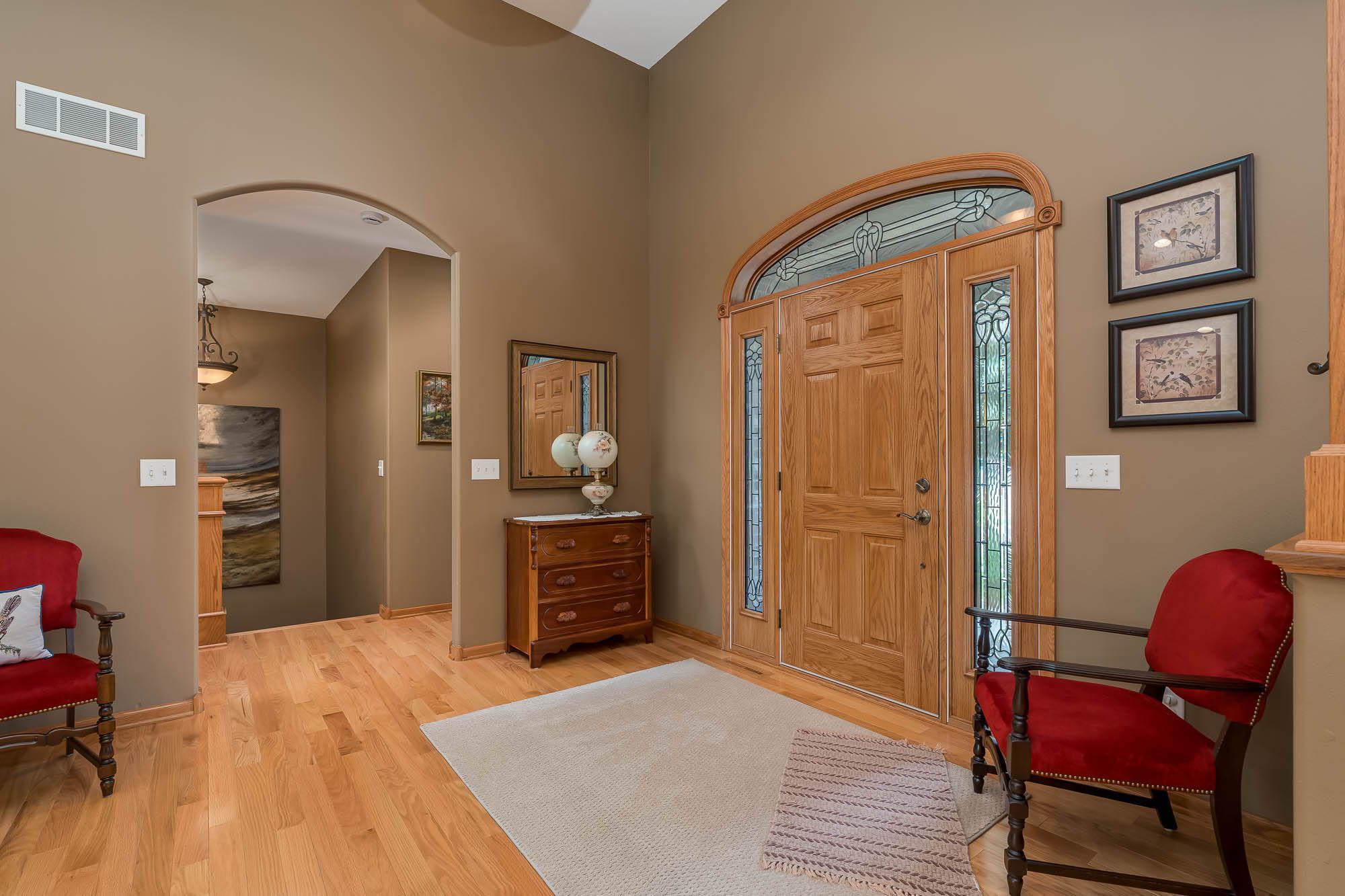 4-web-or-mls-117-grovebrook-drive.jpg