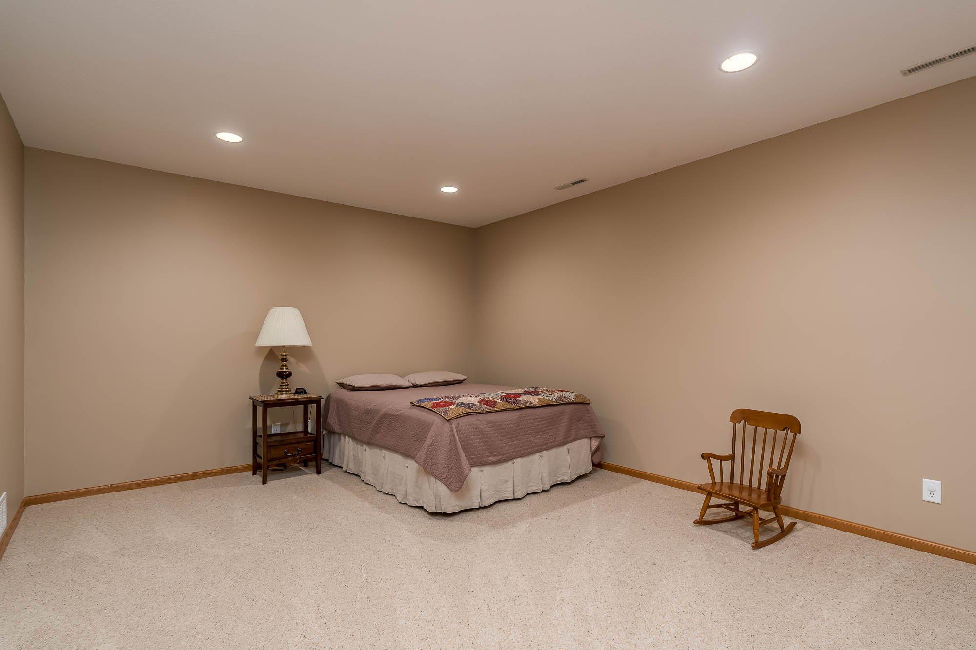 41-web-or-mls-117-grovebrook-drive.jpg
